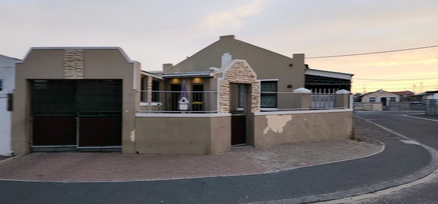 4 Bedroom Property for Sale in The Hague Western Cape